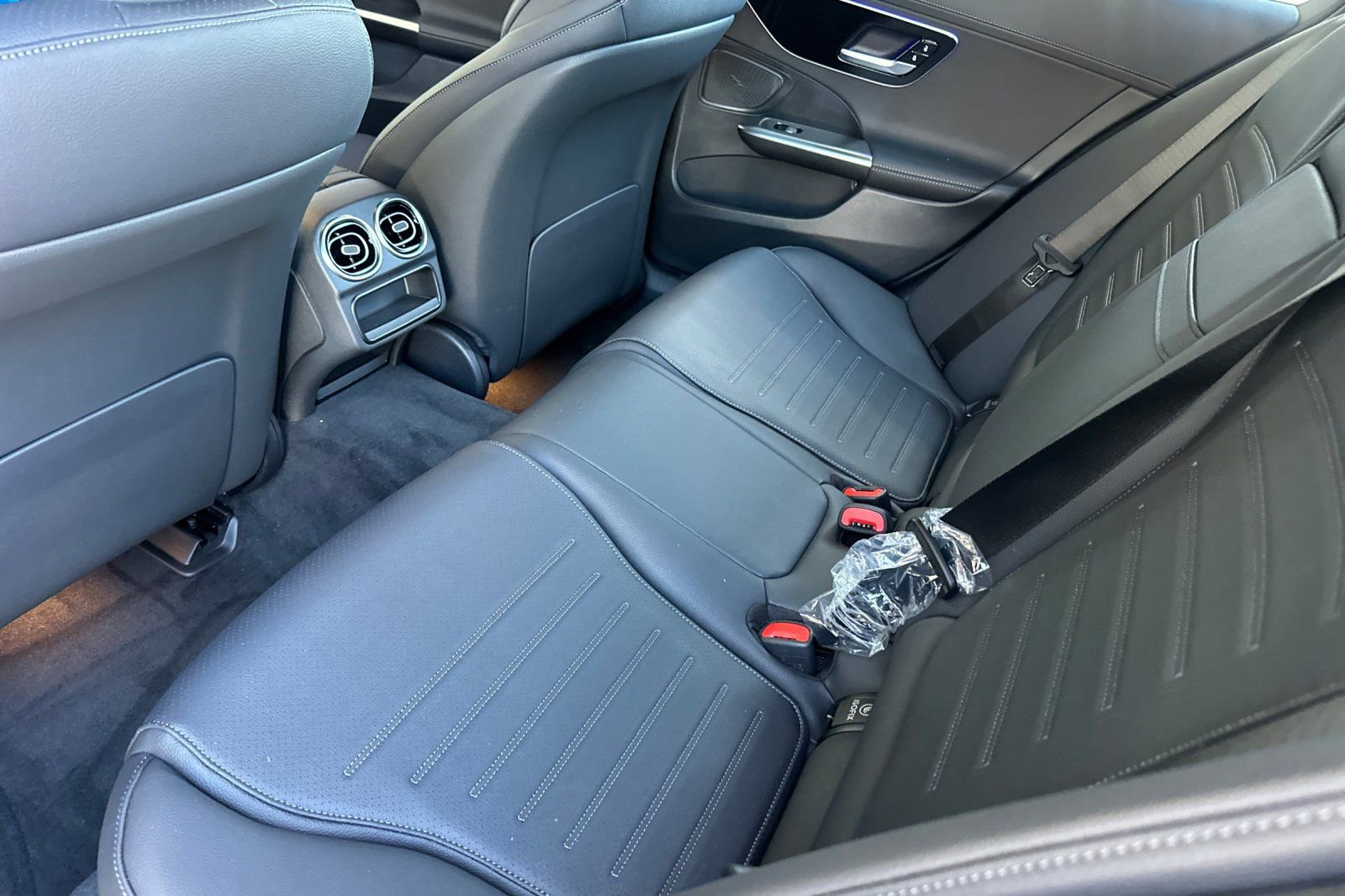 New 2025 Mercedes-Benz C 300 4MATIC Sedan image 11