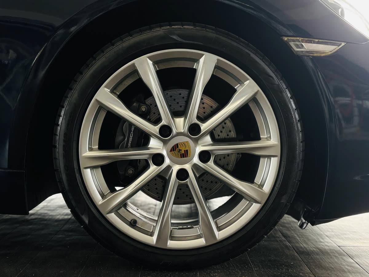 Used 2019 Porsche 718 Boxster RWD image 22