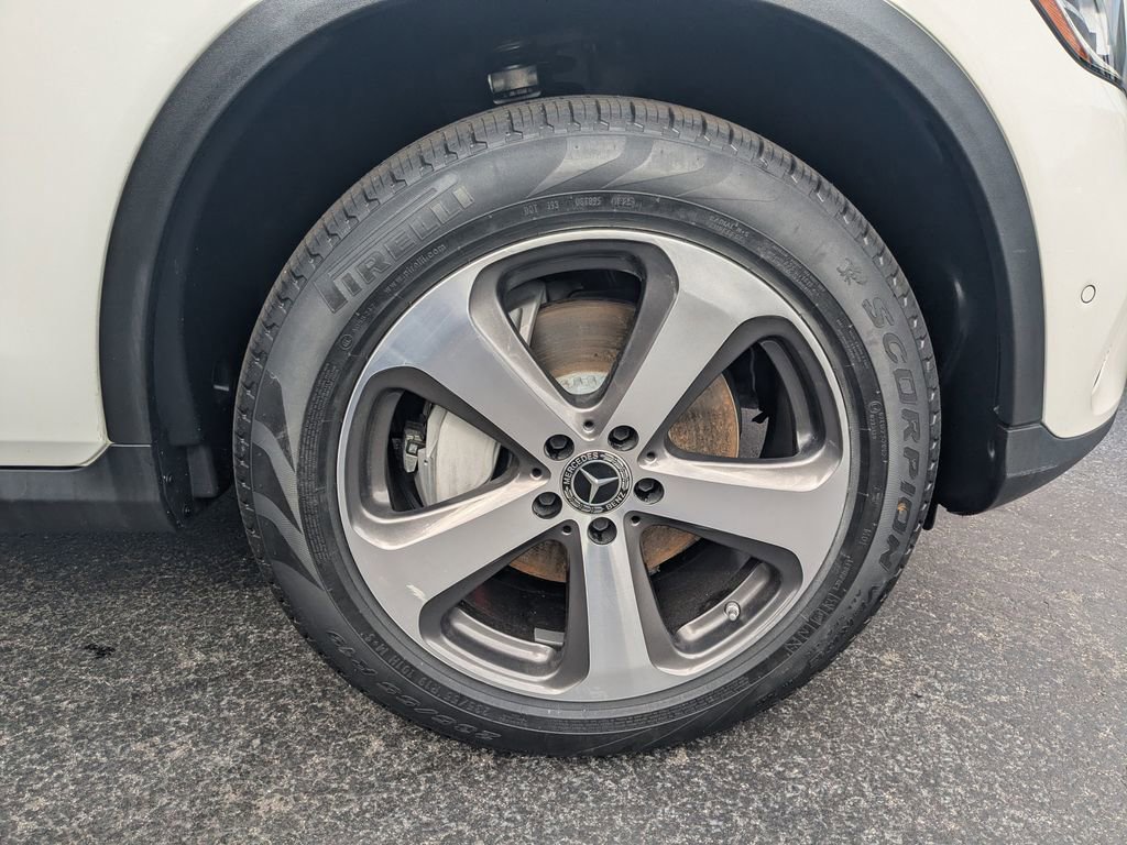 Certified 2022 Mercedes-Benz GLC 300 4MATIC w/ Premium Package Lite image 24