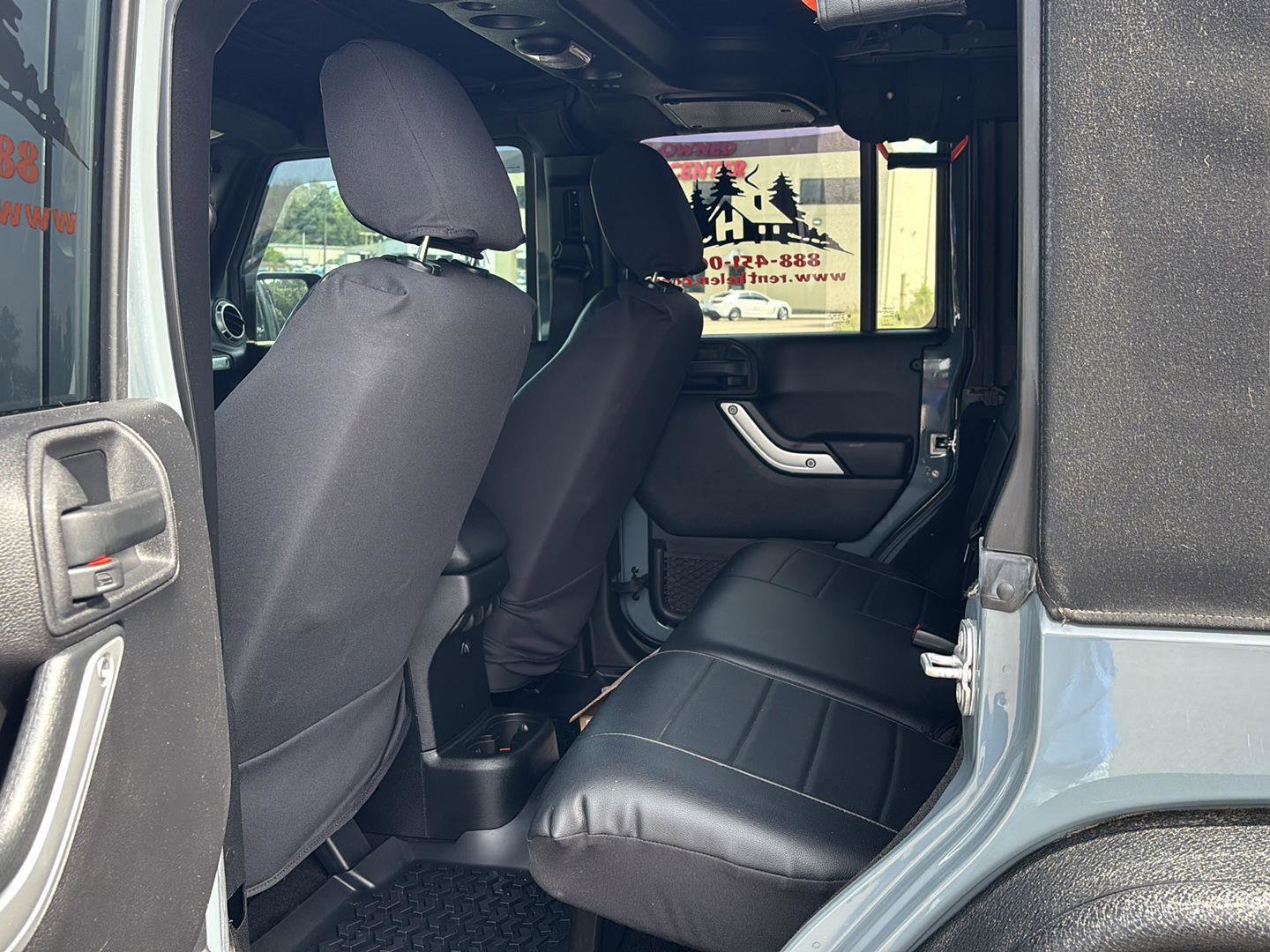 Used 2015 Jeep Wrangler Unlimited Rubicon w/ Dual Top Group AWD/4WD image 7