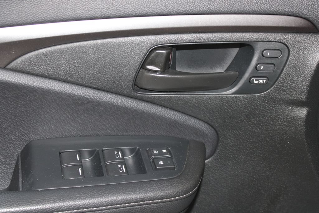 Used 2023 Honda Passport EX-L image 6