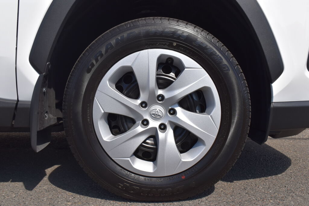Certified 2025 Toyota RAV4 LE AWD/4WD image 28