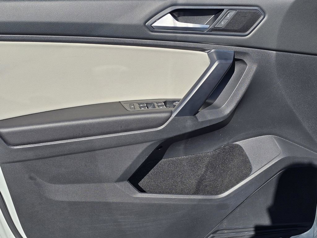 Used 2021 Volkswagen Tiguan SE R-Line image 17