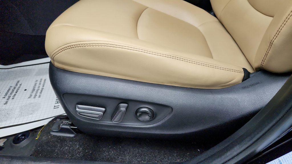 Used 2020 Toyota RAV4 XLE Premium image 12