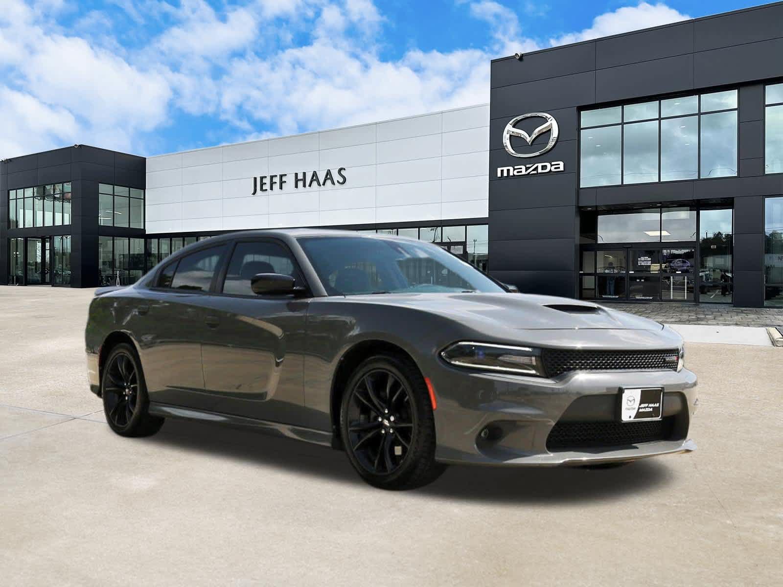 Used 2018 Dodge Charger SXT Plus w/ Blacktop Package RWD image 4