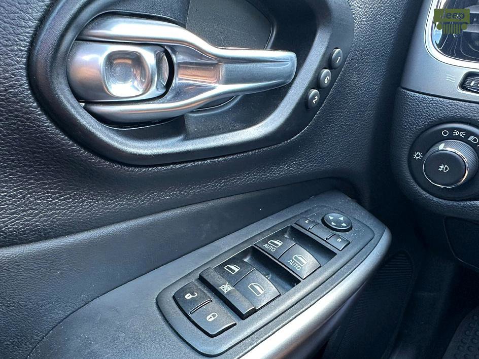 Used 2021 Jeep Cherokee Limited image 37