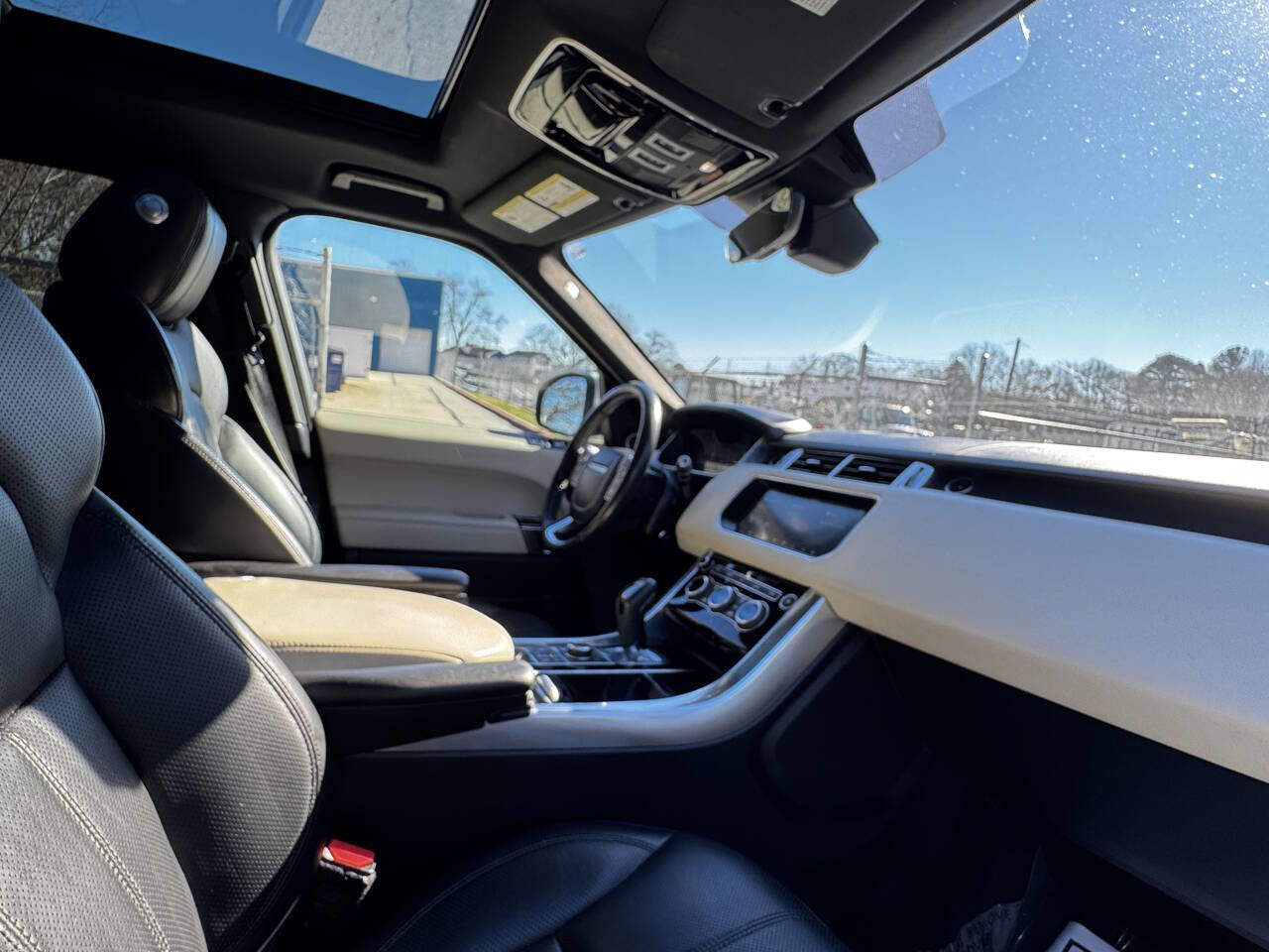 Used 2017 Land Rover Range Rover Sport HSE image 14