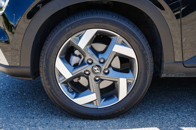 Certified 2024 Hyundai Venue SEL FWD image 11