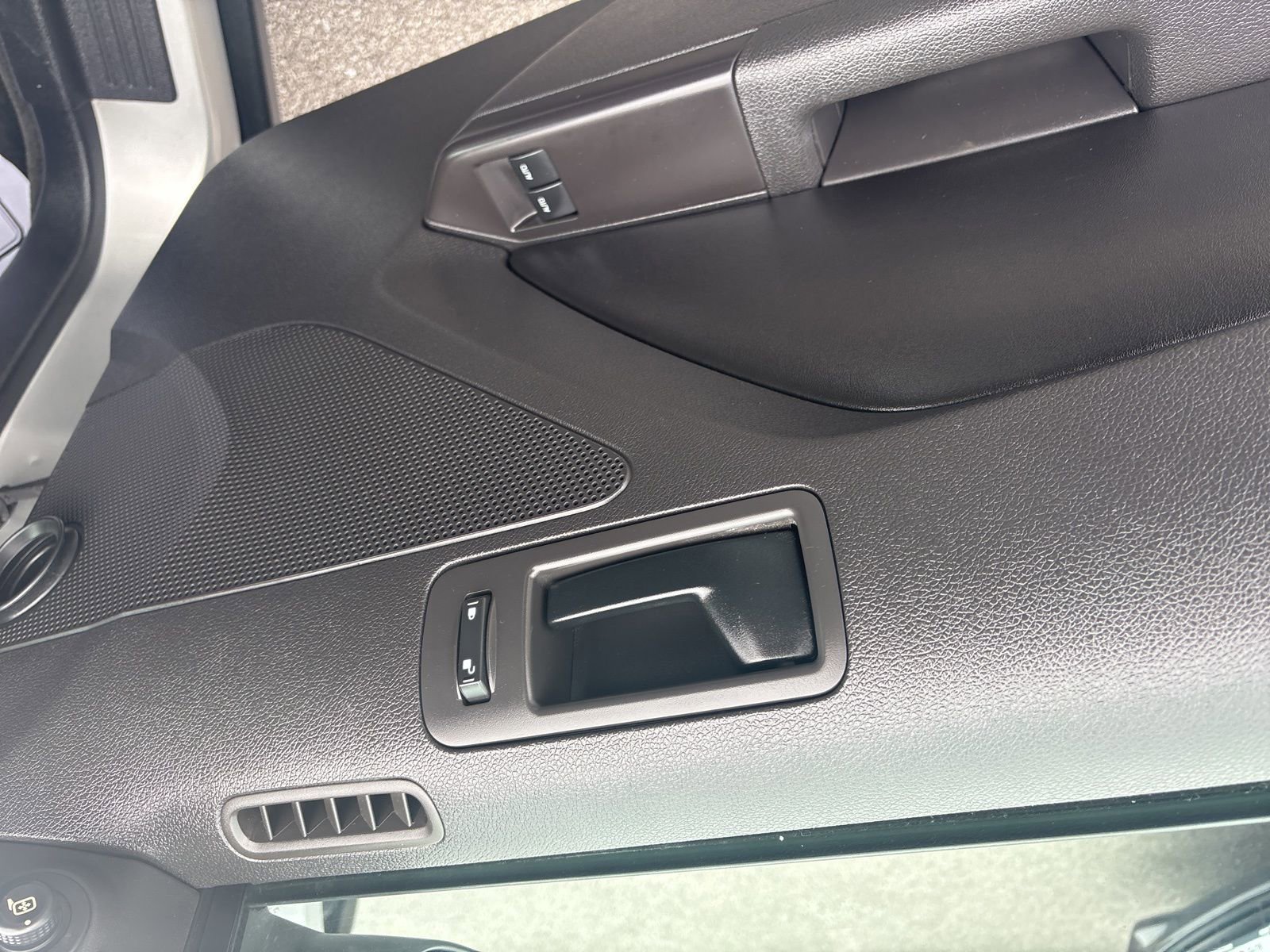 Used 2010 Ford Mustang GT image 19