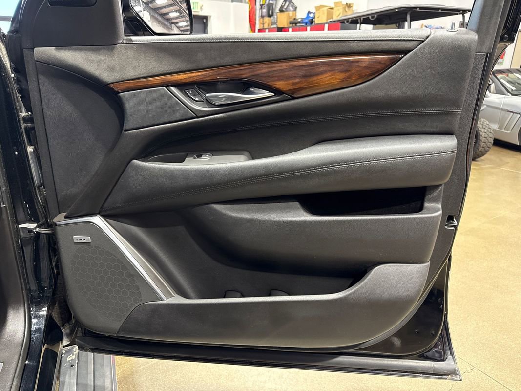 Used 2015 Cadillac Escalade Premium image 55