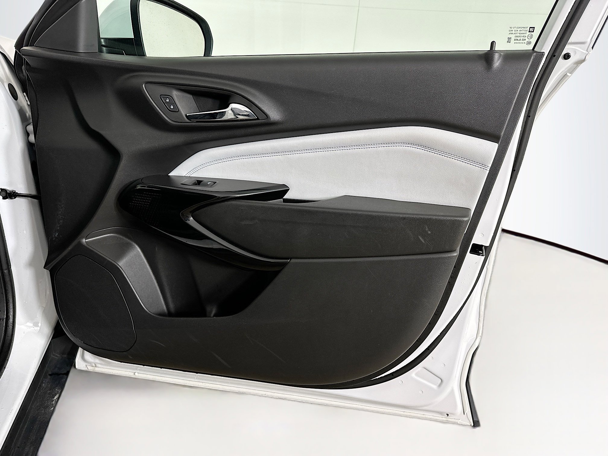 Used 2025 Chevrolet Trax LT image 30