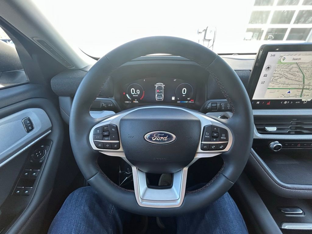 Used 2025 Ford Explorer Active AWD/4WD image 14