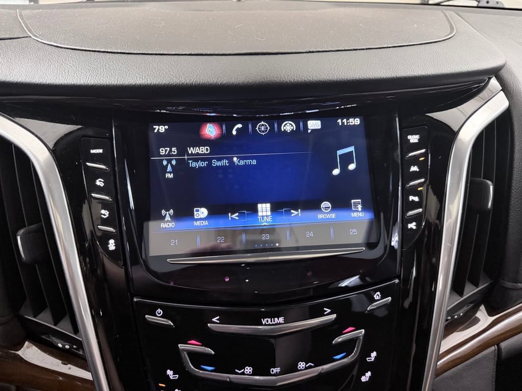 Used 2020 Cadillac Escalade Luxury w/ LPO, Radiant Package AWD/4WD image 17