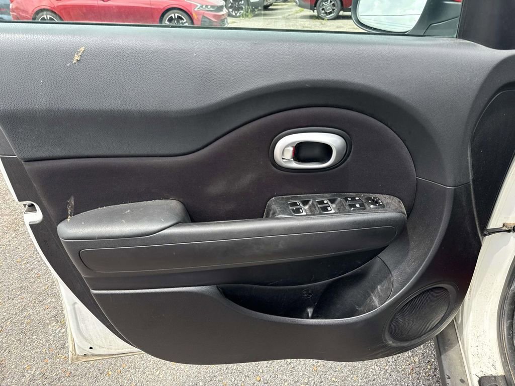 Used 2019 Kia Soul + FWD image 11
