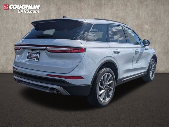 Used 2026 Lincoln Corsair Premiere image 8