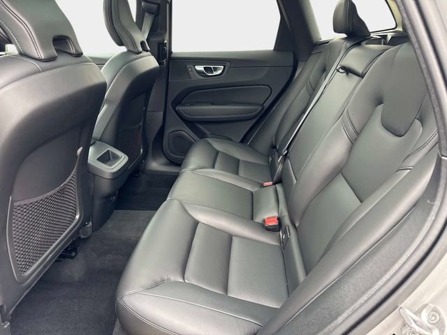 Used 2024 Volvo XC60 B5 Core image 10