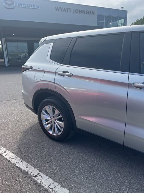 Used 2025 Mitsubishi Outlander ES image 10