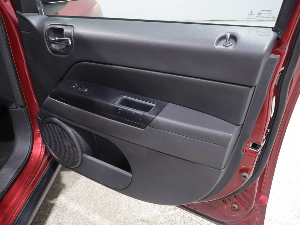 Used 2016 Jeep Compass Sport w/ Power Value Group FWD image 23