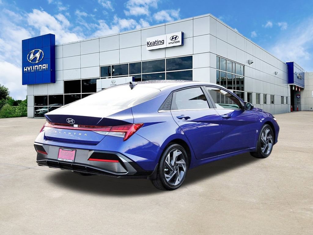 Used 2025 Hyundai Elantra SEL image 4
