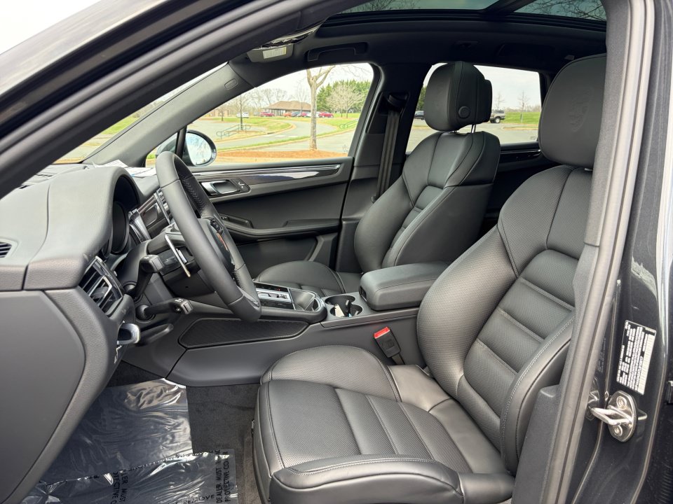 New 2026 Porsche Macan AWD/4WD image 5