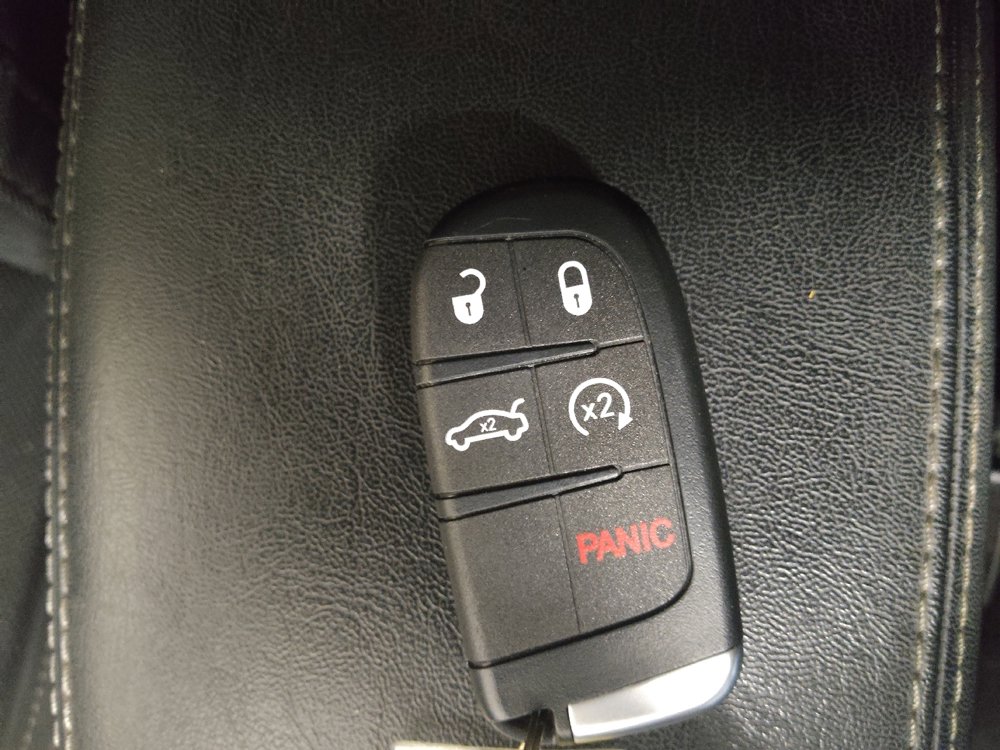 Used 2019 Jeep Cherokee Limited w/ Technology Group FWD image 32