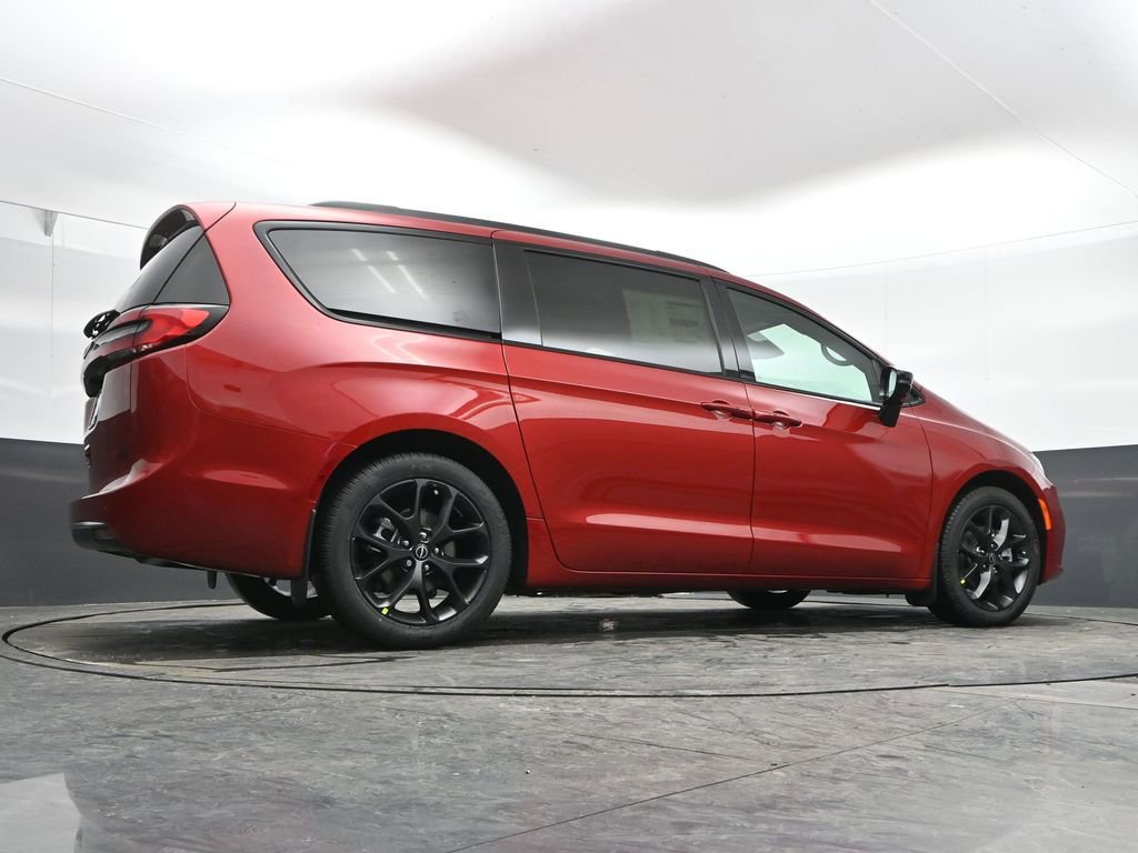 New 2026 Chrysler Pacifica Select w/ S Appearance Package FWD image 40