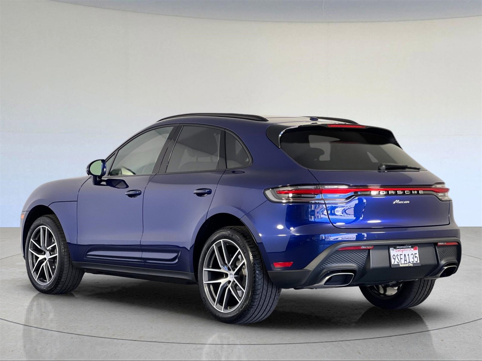 Used 2025 Porsche Macan image 3