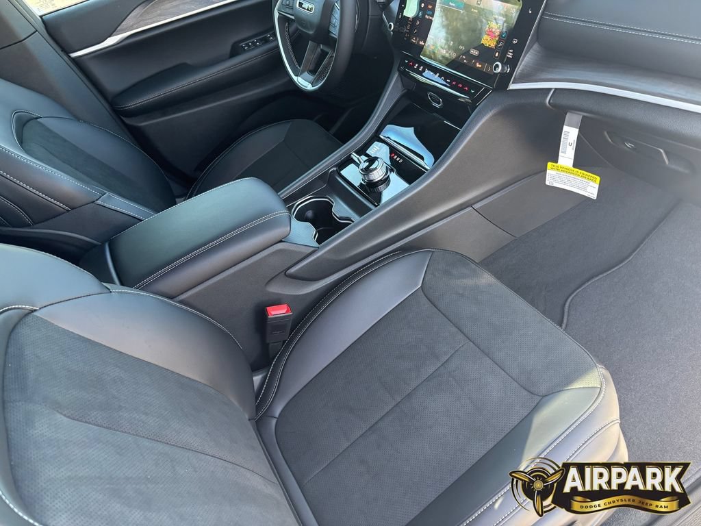 New 2026 Jeep Grand Cherokee Altitude AWD/4WD image 11