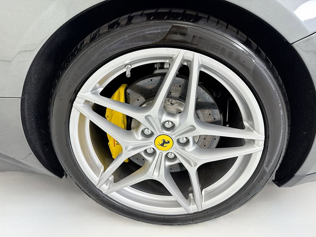 Used 2015 Ferrari California T RWD image 36