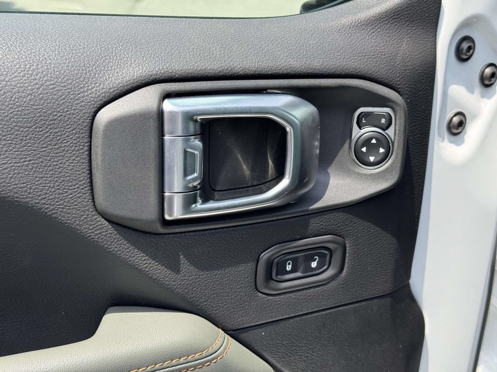 New 2026 Jeep Gladiator Mojave w/ Technology Group AWD/4WD image 27