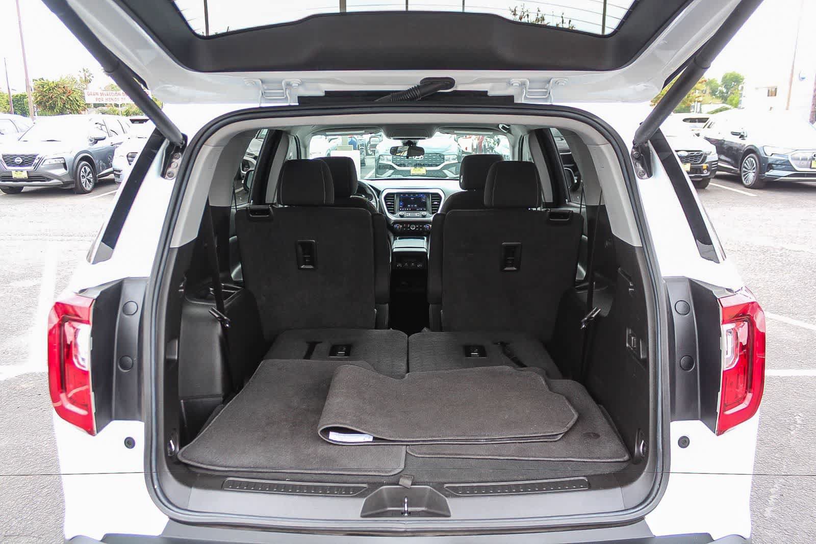 Used 2023 GMC Acadia SLE w/ Driver Convenience Package FWD image 35
