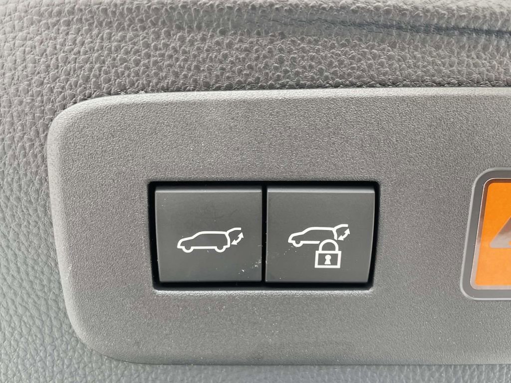 Used 2025 Lexus GX 550 w/ Accessory Package (2T) image 11