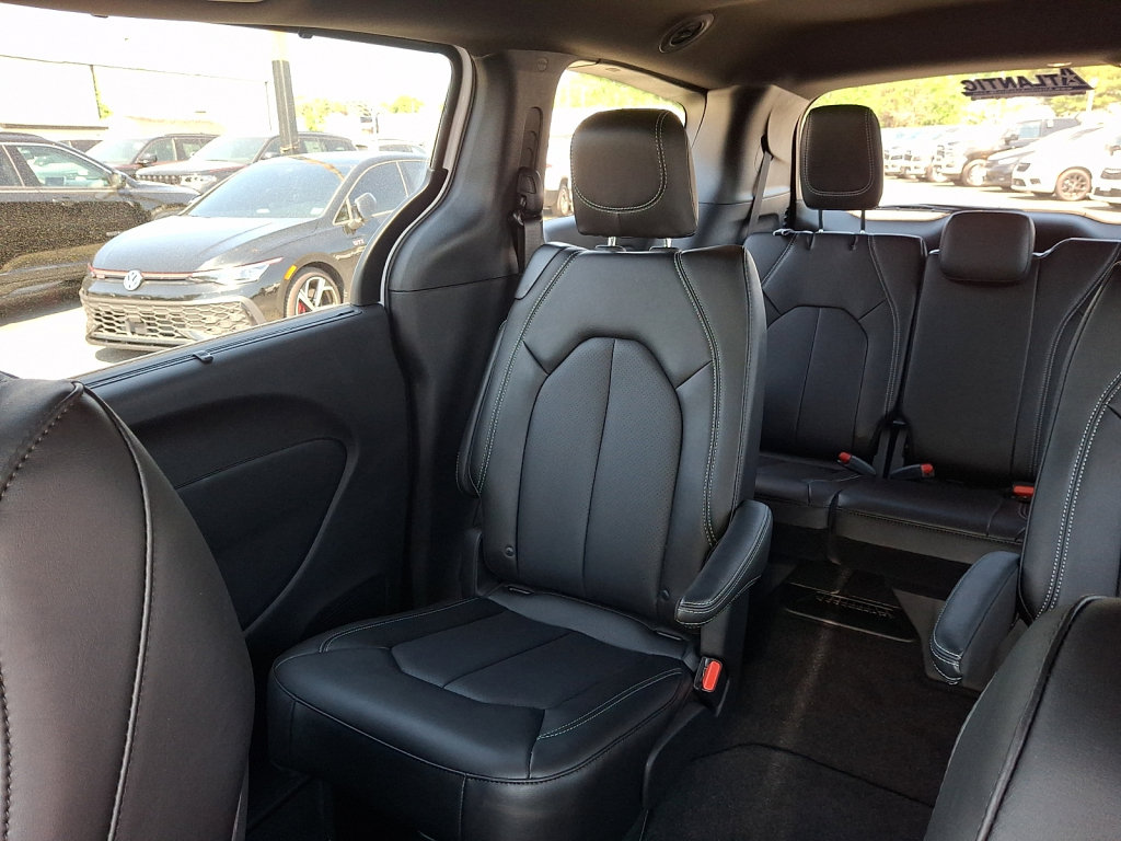New 2027 Chrysler Pacifica Select AWD/4WD image 12
