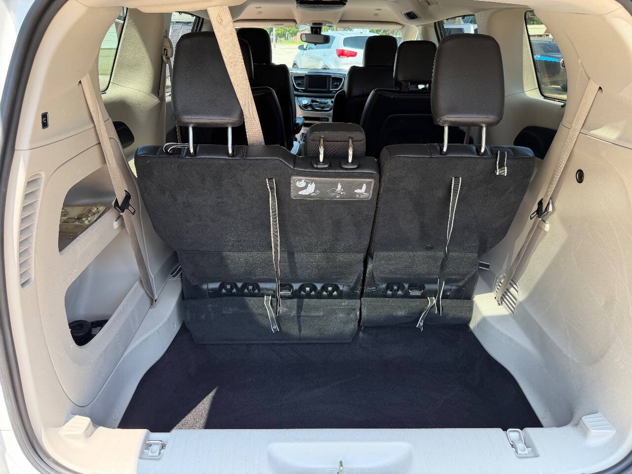 Used 2018 Chrysler Pacifica Touring-L FWD image 14