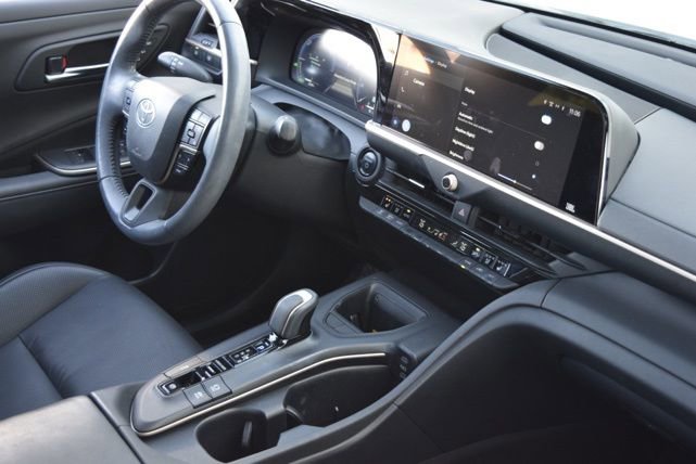 Used 2023 Toyota Crown Limited image 42