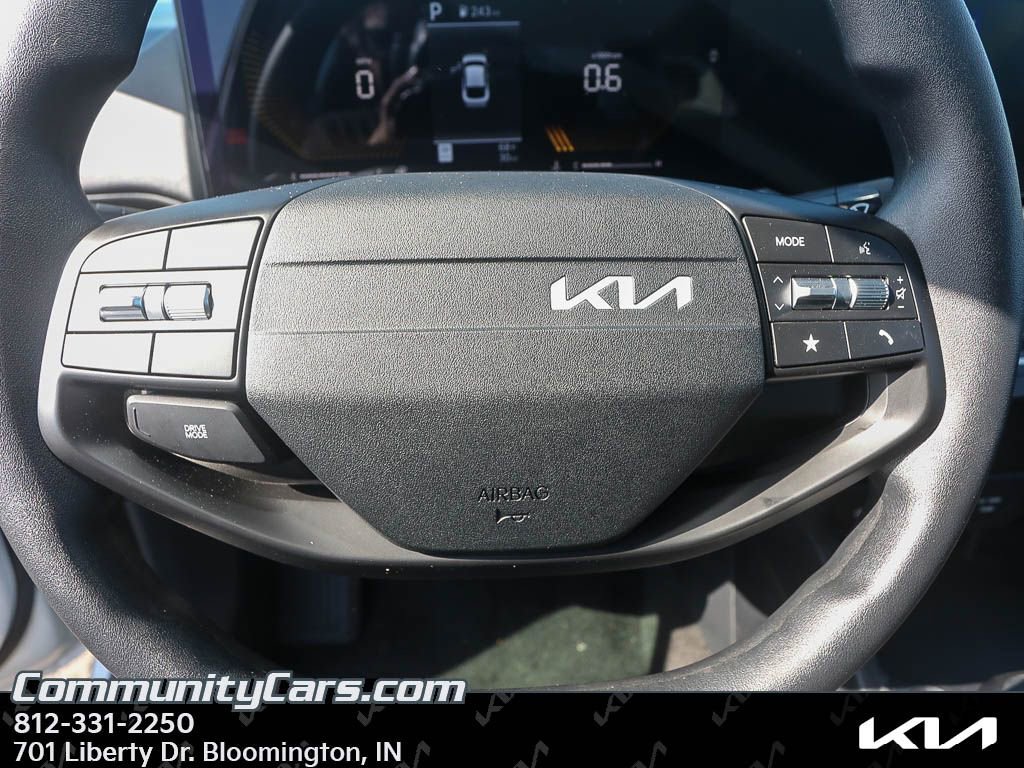 New 2025 Kia K4 LXS image 13