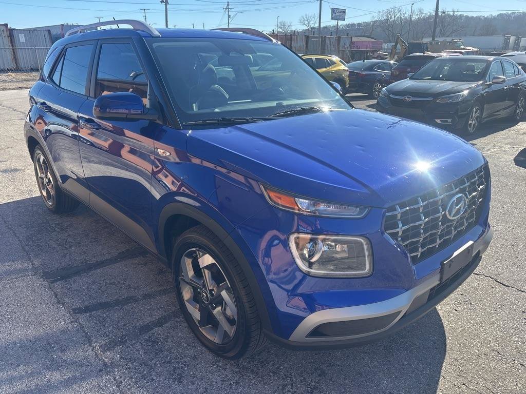 Used 2025 Hyundai Venue Limited FWD image 6