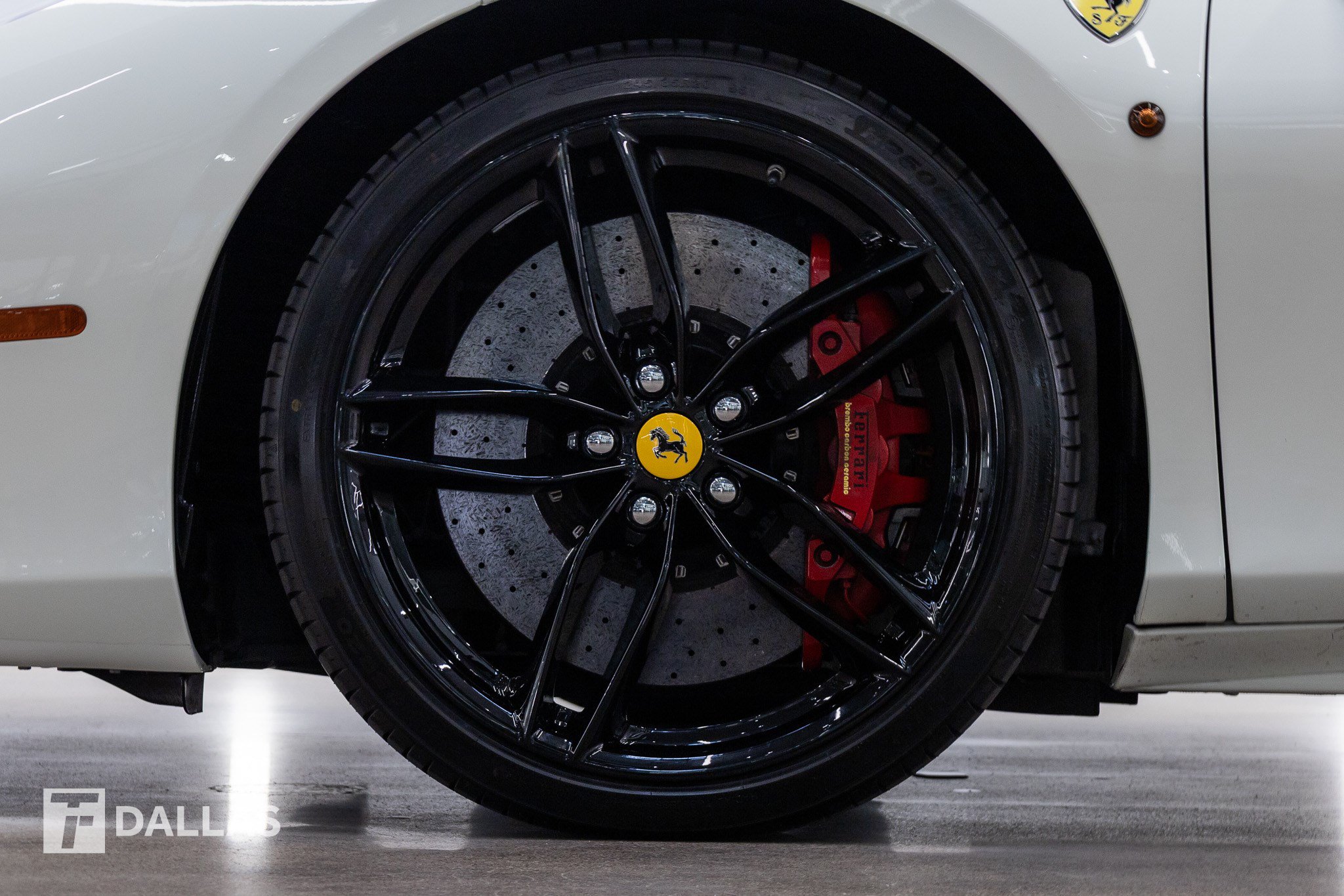 Used 2019 Ferrari 488 Spider RWD image 4