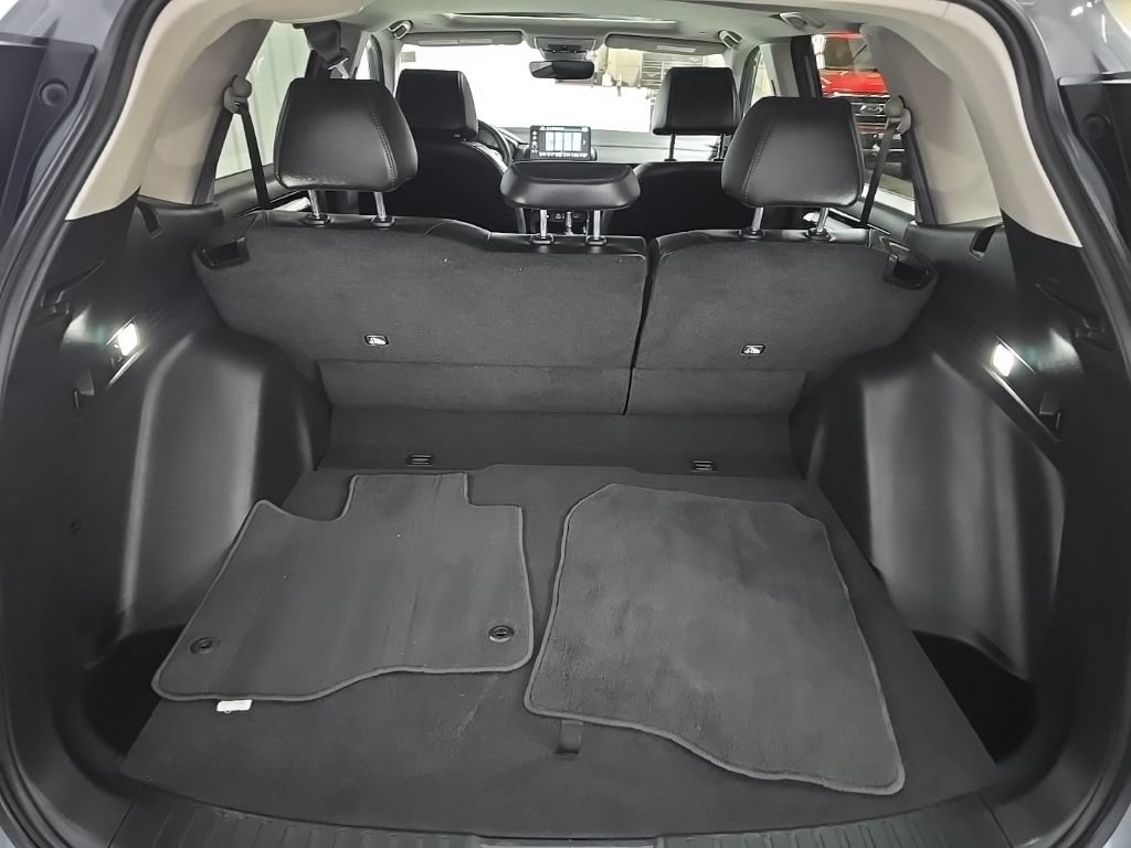 Used 2025 Honda CR-V EX-L image 12