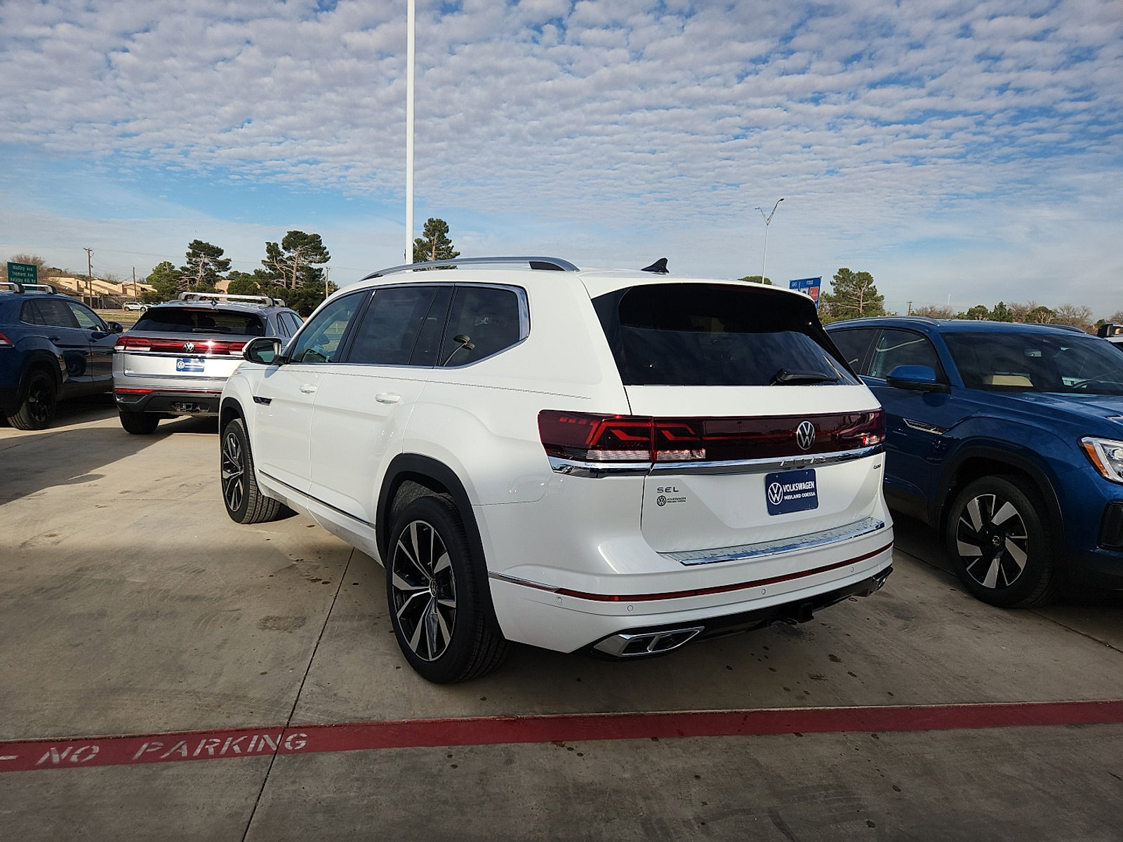 New 2026 Volkswagen Atlas SEL Premium R-Line image 5