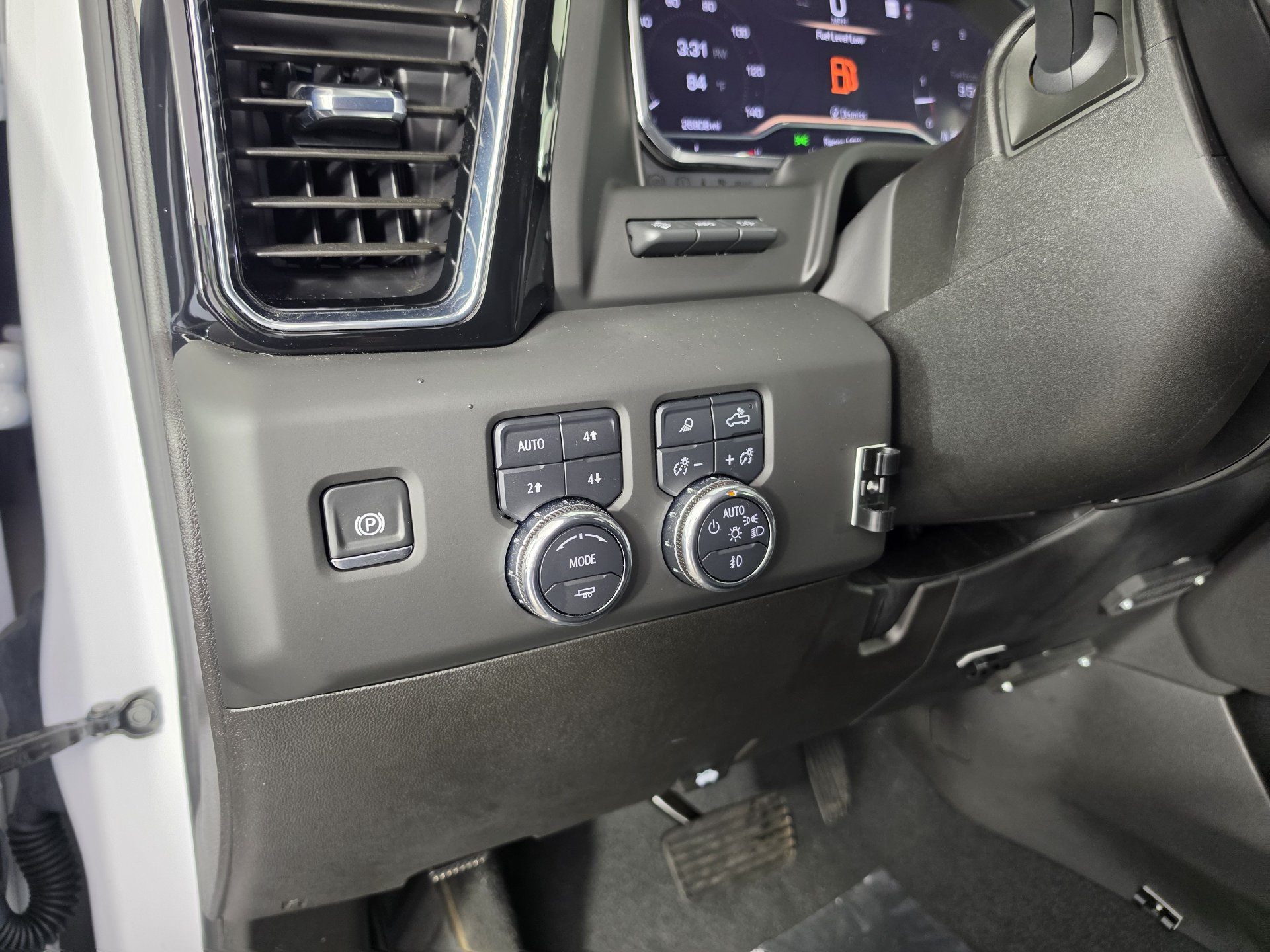 Used 2025 GMC Sierra 2500 Denali w/ Denali Reserve Package AWD/4WD image 9