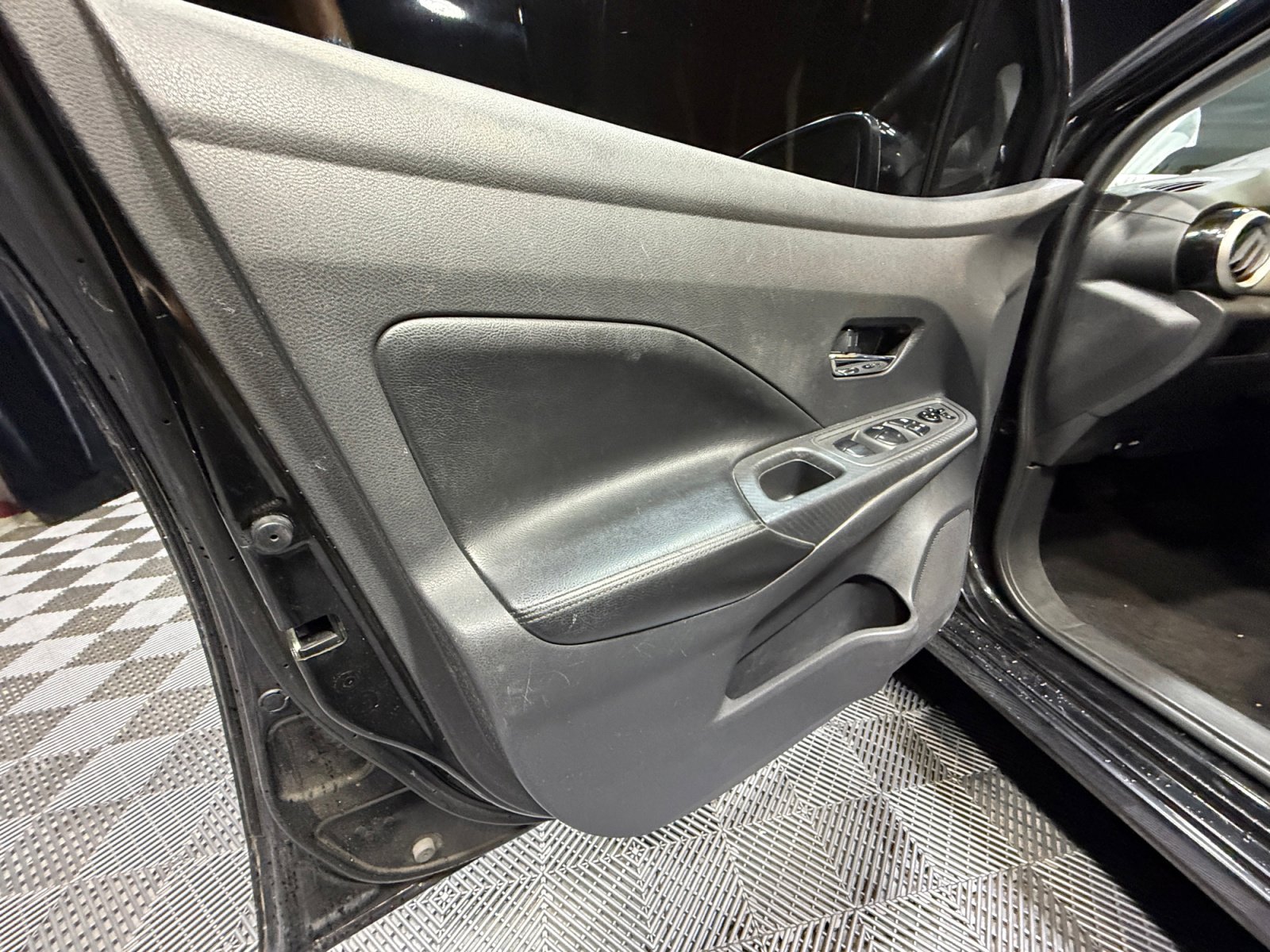 Used 2020 Nissan Versa SV image 13