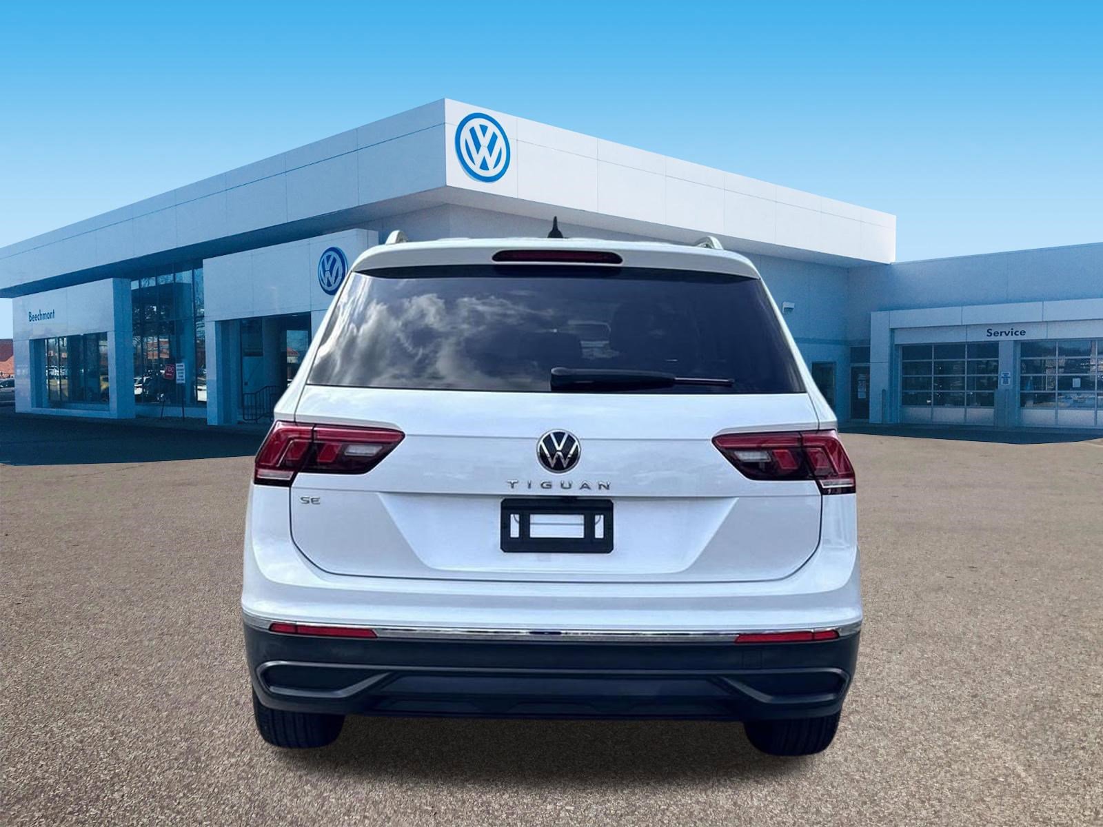 Certified 2023 Volkswagen Tiguan SE w/ Panoramic Sunroof Package FWD image 5