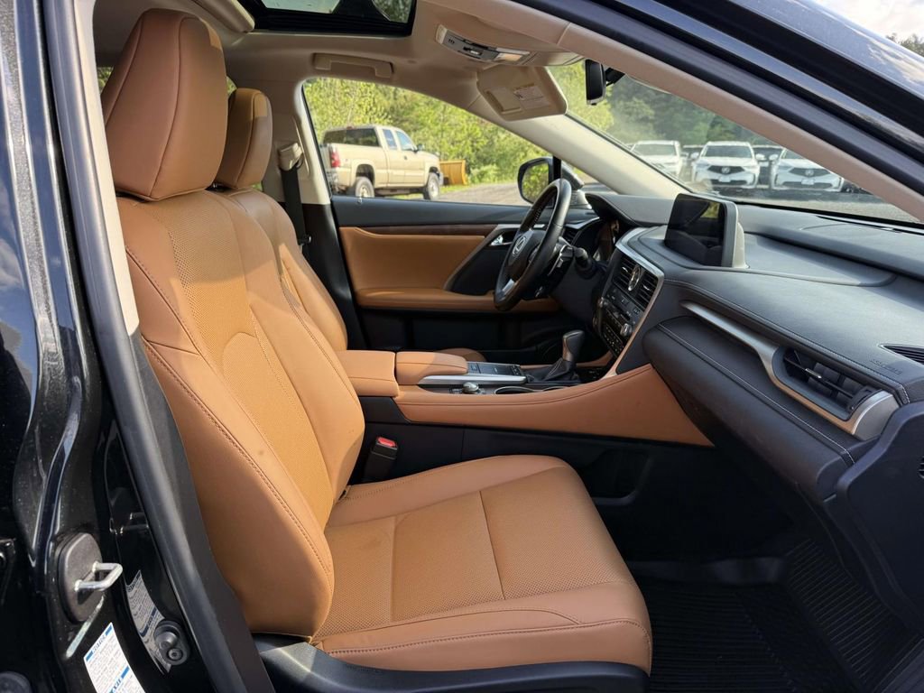 Used 2022 Lexus RX 350L Premium w/ Premium Package image 13