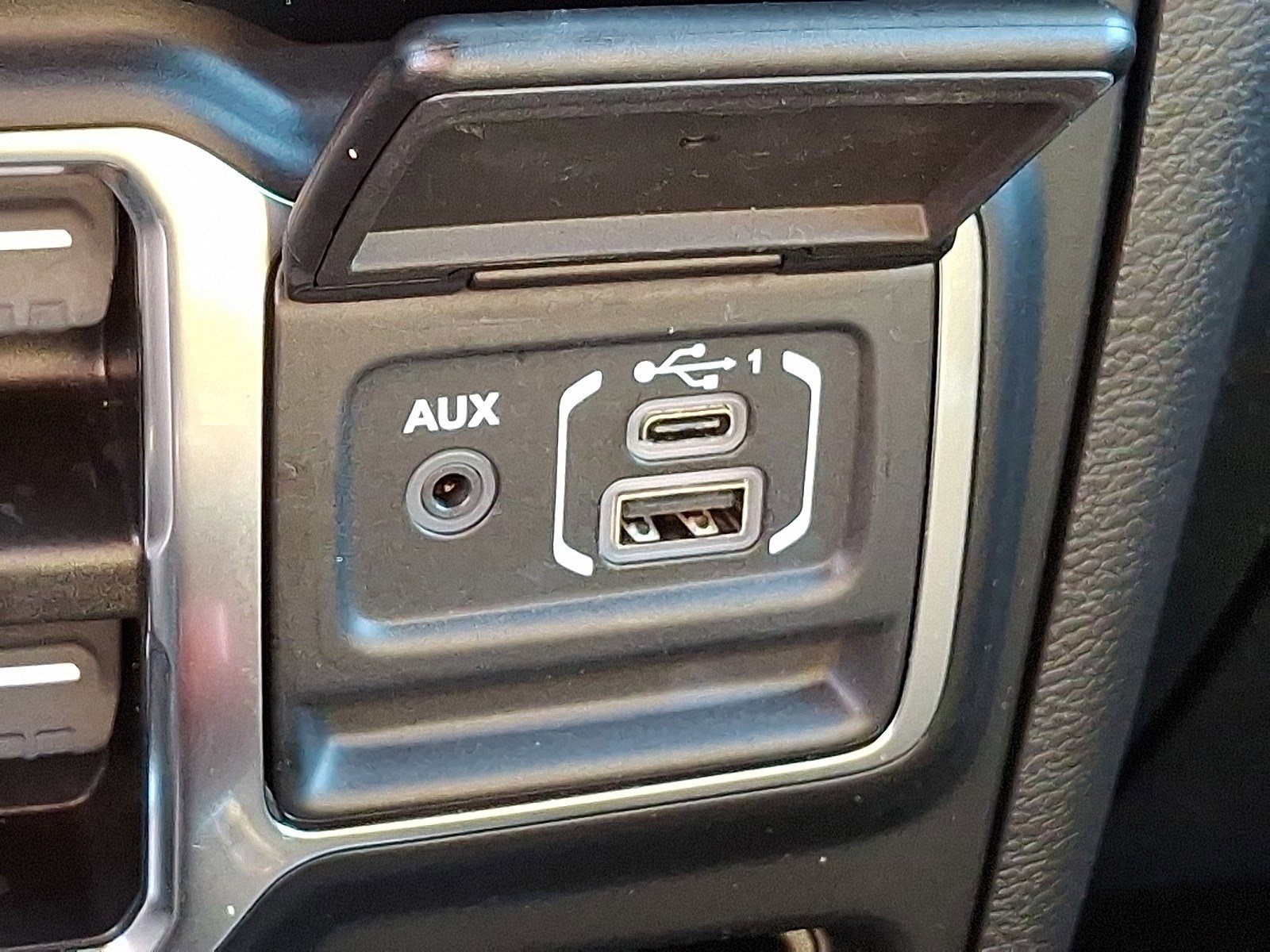 Certified 2021 Jeep Wrangler Unlimited Sahara w/ Cold Weather Group image 26