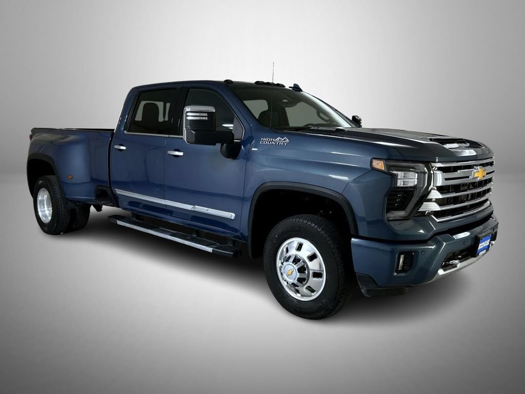 Used 2026 Chevrolet Silverado 3500 High Country w/ Technology Package AWD/4WD image 3