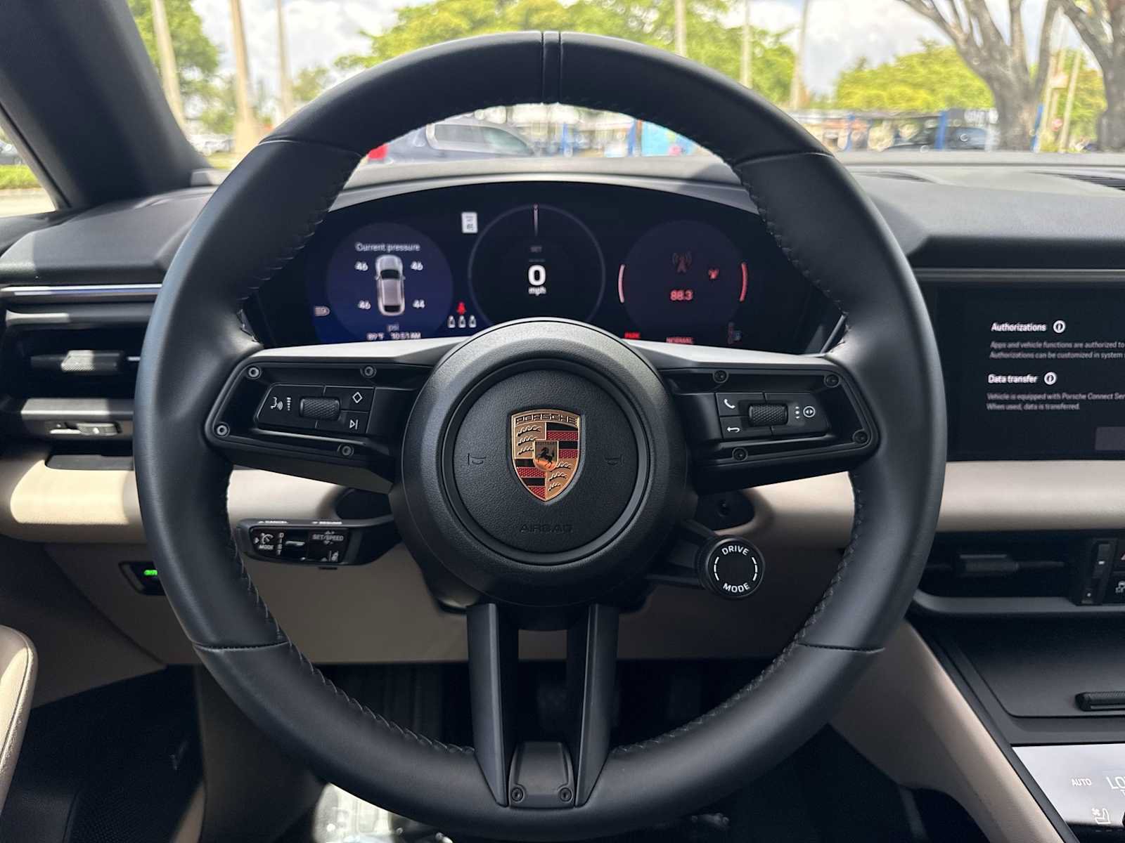 Used 2025 Porsche Macan Electric RWD image 15
