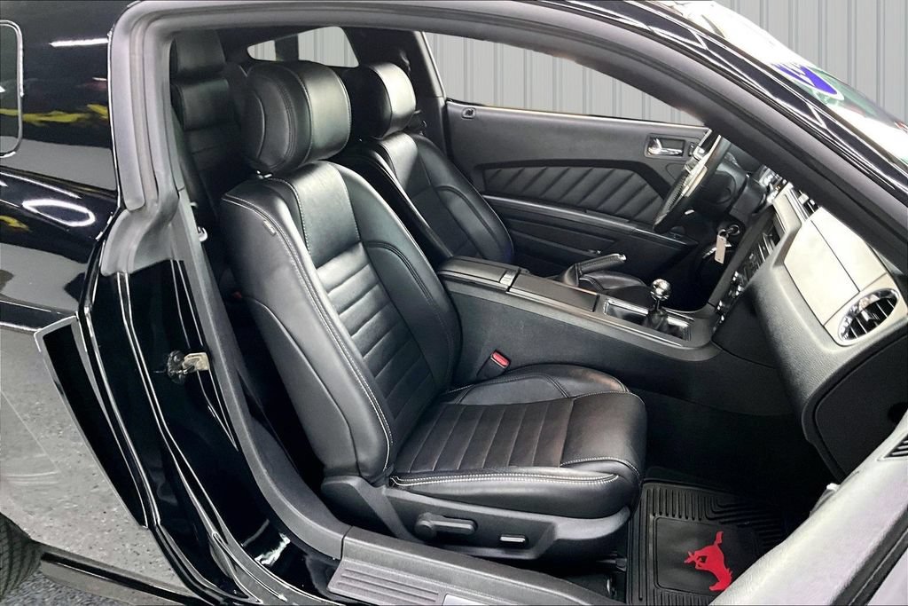 Used 2014 Ford Mustang GT Premium w/ Comfort Package RWD image 29