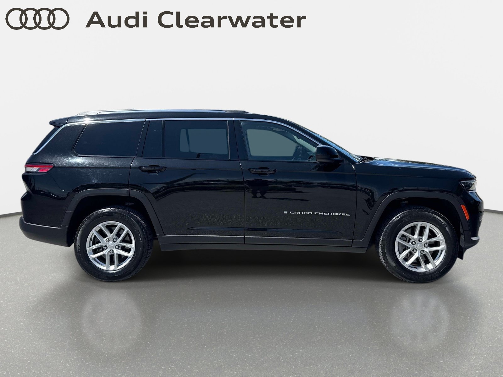 Used 2023 Jeep Grand Cherokee L Laredo AWD/4WD image 5