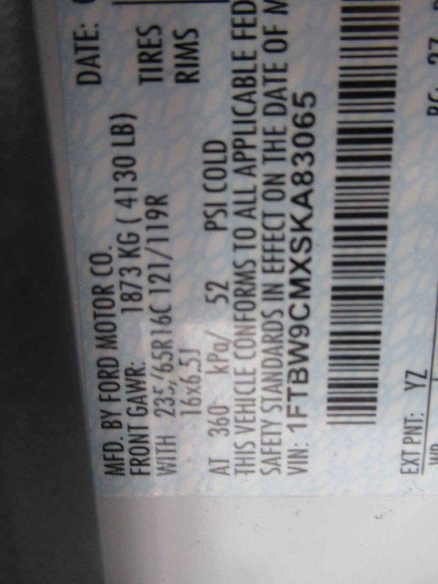 Used 2025 Ford E-Transit 148 Medium Roof image 18